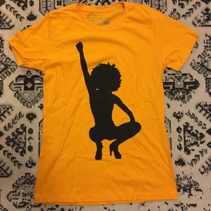 Izzy & Liv Black power girl T-shirt